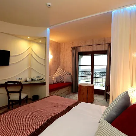 Cascade & Hotel 4*