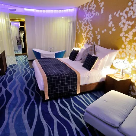 Cascade & Отель 4*