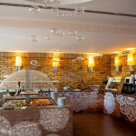 Cascade & Hotel 4*