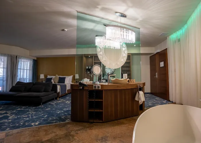 Cascade & Hotel 4*